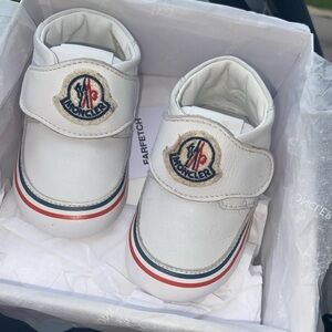 Moncler White Baby Walker Shoes Sleek Design